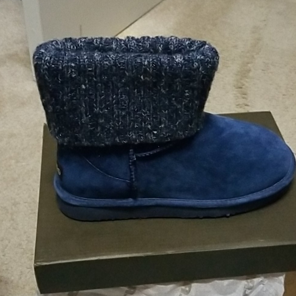 Brand New Navy Lamo footwear size 8